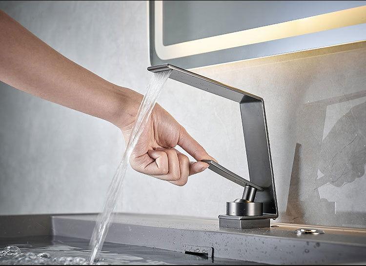 Torneira de Bancada para Banheiro com Cascata Elegante e Sofisticada - Unique