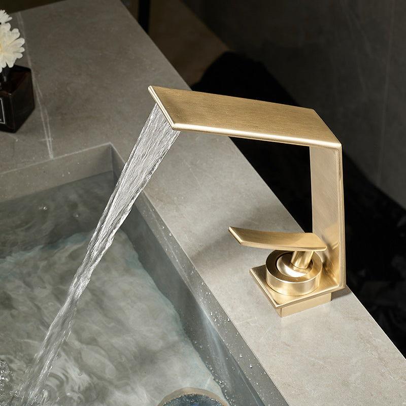 Torneira de Bancada para Banheiro com Cascata Elegante e Sofisticada - Unique