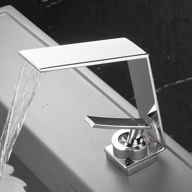 Torneira de Bancada para Banheiro com Cascata Elegante e Sofisticada - Unique