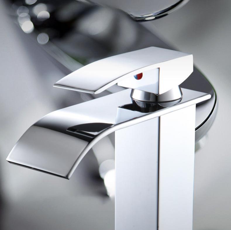 Torneira de Bancada para Banheiro e Lavabo Bica Alta com Cascata Elegante - Unique